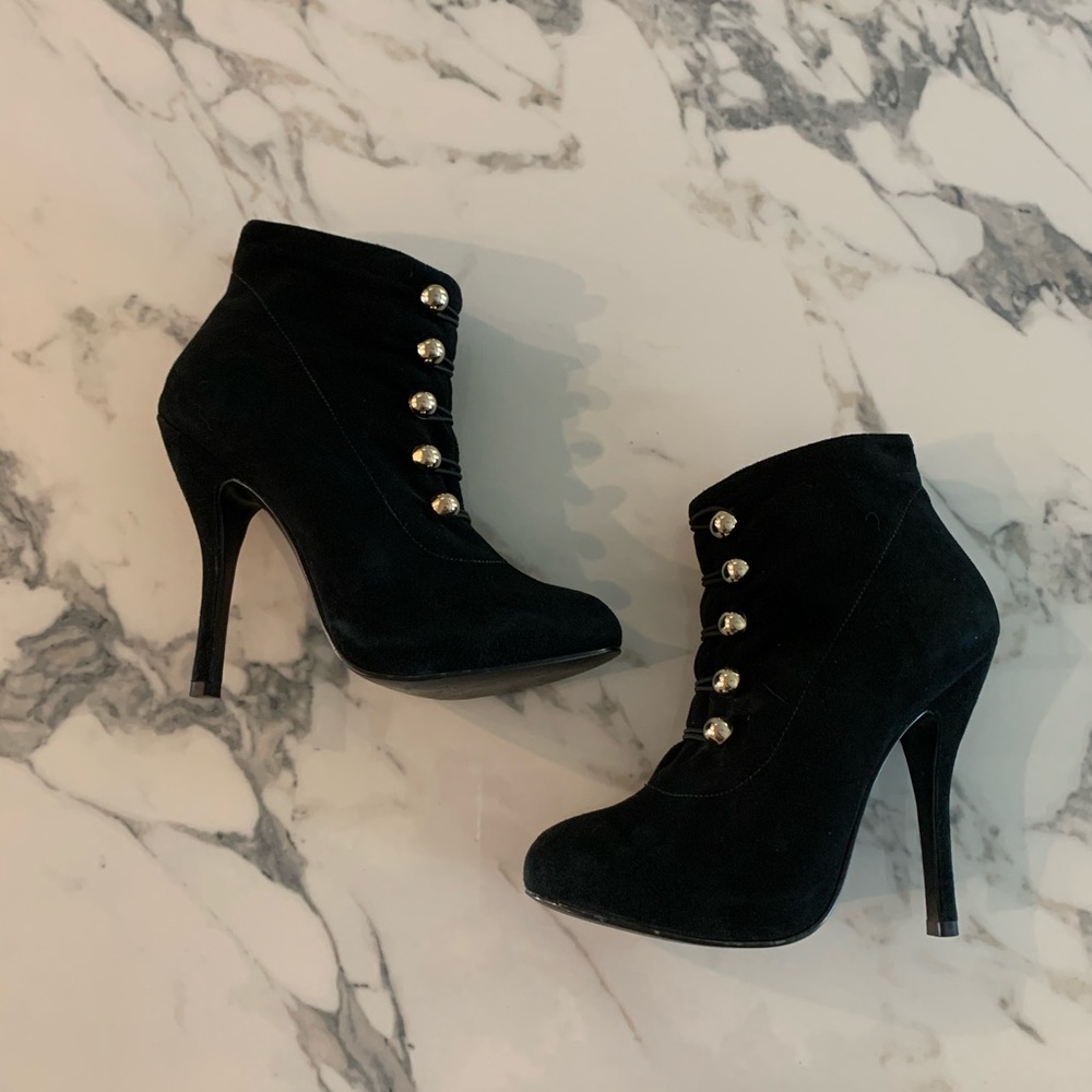Soloro black suede booties